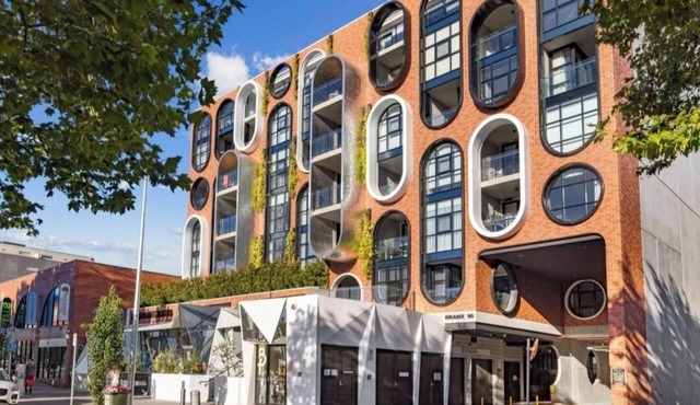 Convenient modern apartment in Canberra central