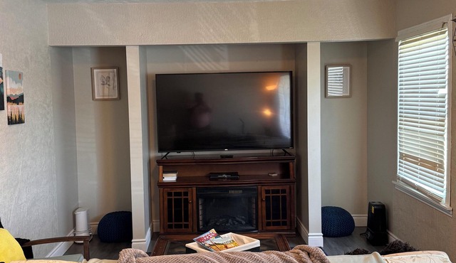 Convenient Oasis - 3BR House Close to Mall & 10mins from Nexstar