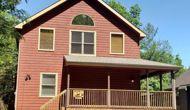 Convenient Prime Location, Exceptional reviews! We would love to host you.