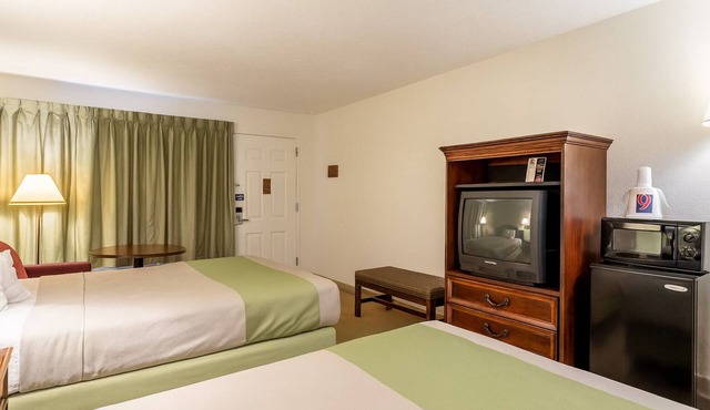 Convenient Room for Travelers w/Breakfast & Pet-Friendly Accommodations