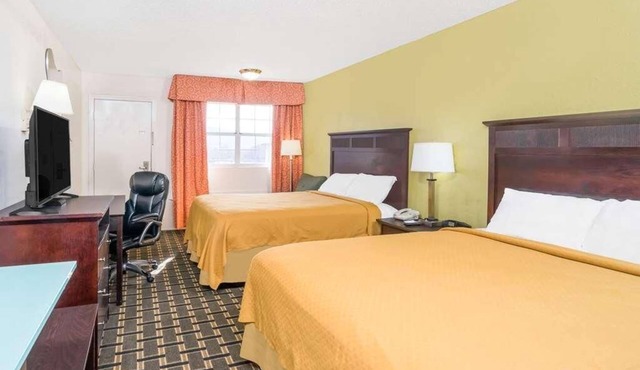 Convenient Stay in Knights Inn Chattanooga! Pet Friendly w/Seasonal Pool!