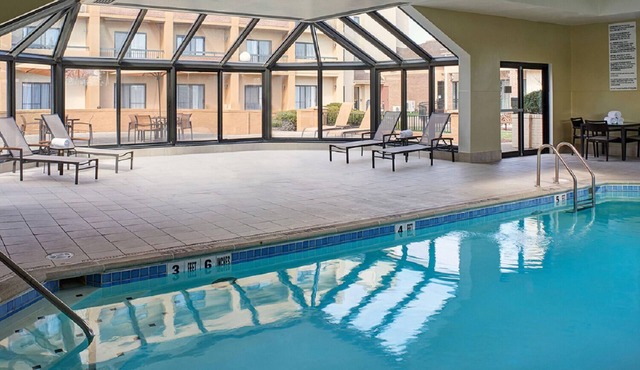 Convenient Stay, Superb Location! Pool, Near Kawachinagano Japanese Garden