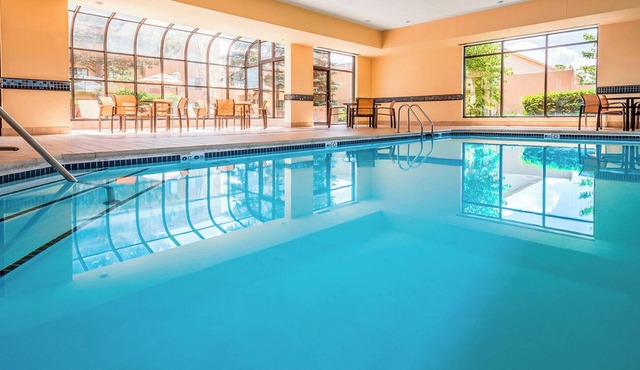 Convenient Stay, Superb Location! Pet-friendly Accommodation, Indoor Pool!