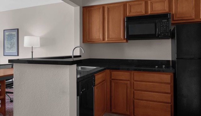 Convenient Studio w/Fully Equipped Kitchen off San Tomas Expy