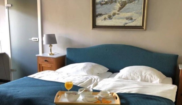 Conveniently Located Executive Apartment