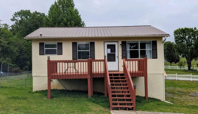 Conveniently located home, close to businesses, shopping and Ocoee recreation.