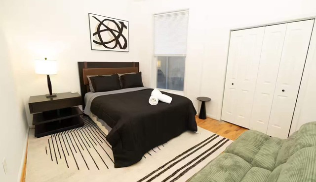 Convention Center/Howard/Downtown Sleeps 8 Apt