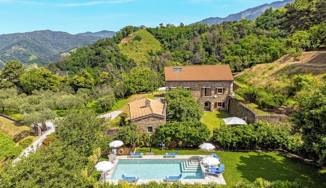 Convento La Perla - an old renovated private villa with swimming pool in Carrara