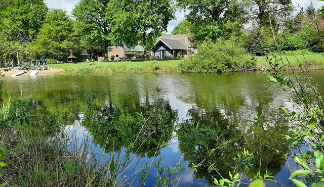Converted farmhouse on estate with swimming + fishing pond, jacuzzi/sauna (paid)