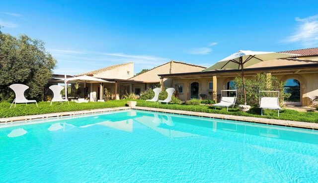 Converted farmhouse, nestled in nature, with pool