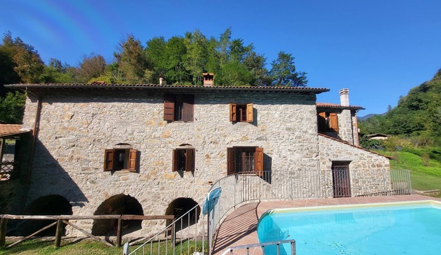 Converted Mill, Riverside, Pure peace! Walk to village. WIFI