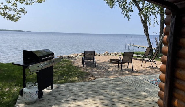 Convienant location. Right on water. Private boat launch. Outdoor sauna!