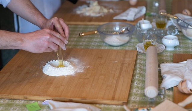 Cooking class in a charming villa in front of the sea