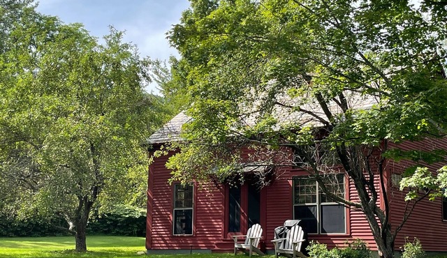 Cool Barn renovation with views. 5 mins to hikes, restaurants, fishing and more!