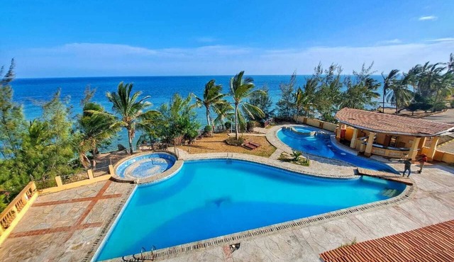 Cool Breeze Beachfront Apartments