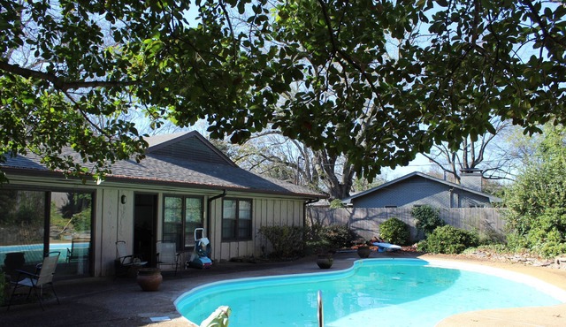 Cool Mid-Century Pool House