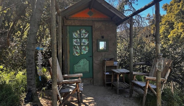 Cool Mini Glamping Pod in private campground with STARLINK WiFi in Leona Valley