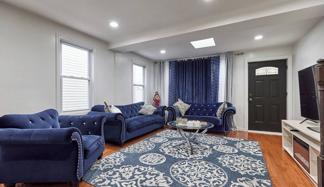 Cool- Private-Entire House-Near NYC-EWR/Free Parking-3beds/2bath