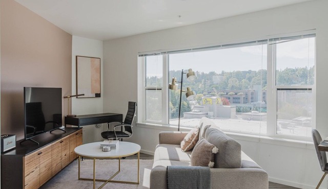 Cool U District 1BR w/Gym, BBQ, W/D & Rooftop