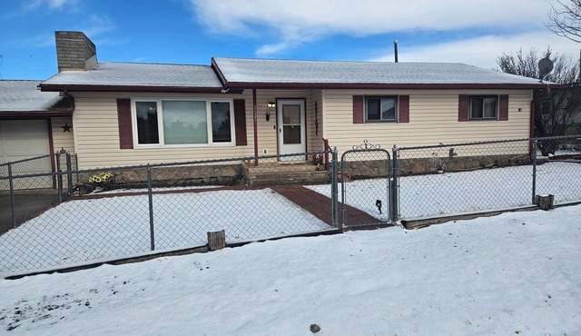 Coolwhitemtns#pets! 3br+den2ba house 2gar+rv driveway 1 acre fenced front&back