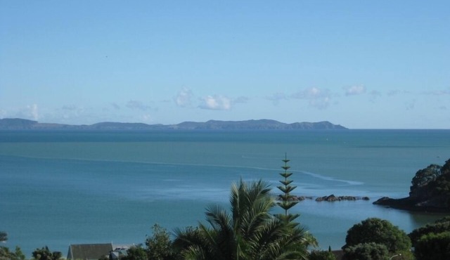 Coopers Beach house with stunning views over Doubtless Bay