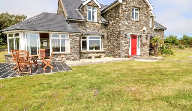 COORLACKA, pet friendly, with a garden in Goleen, County Cork