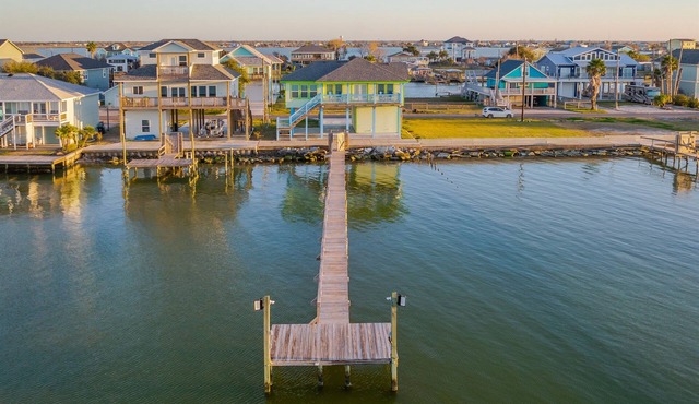 Copano Bay Waterfront | Private Lighted Fishing Pier