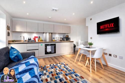 Copper Beech by Alt-Stay Contractor Accommodation - 2 Bed Contractor Home With Parking, Wi-Fi & Full Kitchen - Ideal For Long stays