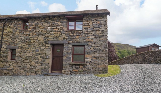 COPPER BEECH COTTAGE, pet friendly, luxury holiday cottage in Torver