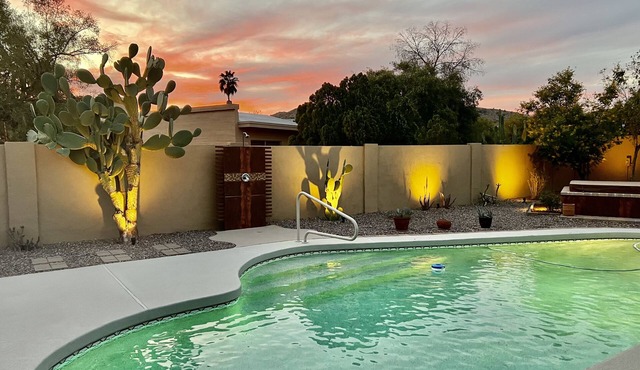 Copper House - sunshine getaway with pool & hot tub