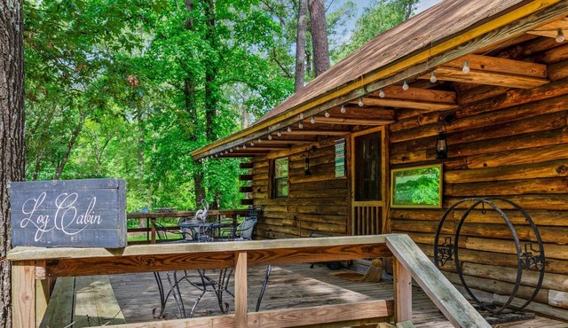 Cora's Main Log Cabin 2 Bedroom Cabin
