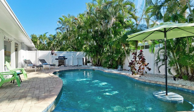 Coral Breeze B – Private Pool, Pets & Beach Days Just Steps Away