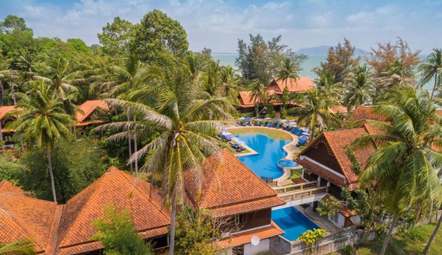 Coral Hotel Bangsaphan