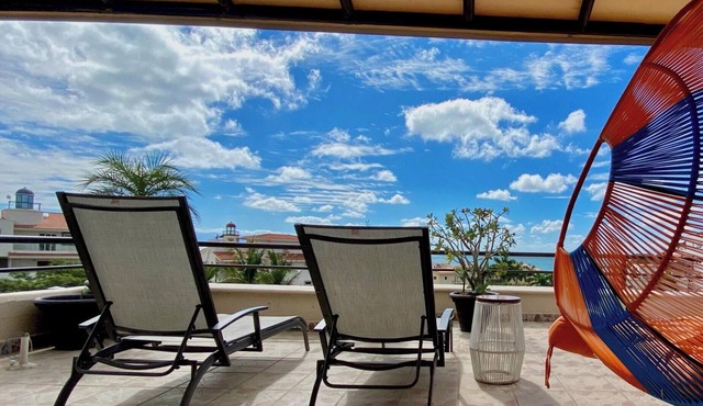 "Coral", One Bedroom Apartment. You can Walk to Beach and Restaurants.