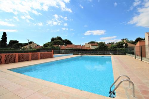 CORAUX - Maisonnette 4 pers avec piscine et parking