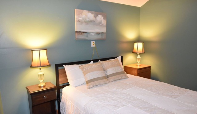 Corbin Cottage - Cozy 1 BR Cottage · Corbin Arena · Laurel Lake