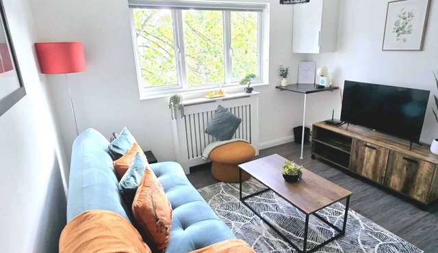 Corby City Centre -2 Bedrooms with sofa bed ideal for contractors & families