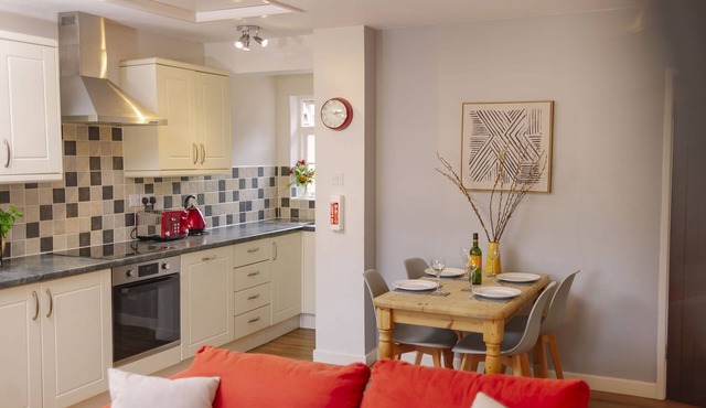 Corffe Cottages, Perfect Devon retreat, sleeps 4, heated indoor pool