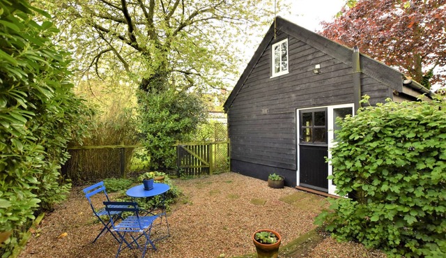 Corner Barn - One Bedroom House, Sleeps 2