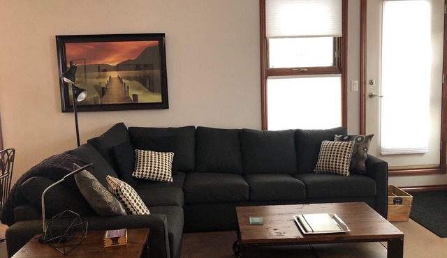 Corner Grandview Condo - 2 Bed/2 Bath w/Laundry, BBQ & Deck