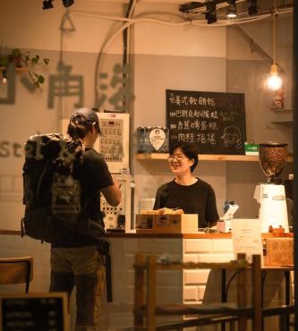 Corner Hostel & Cafe