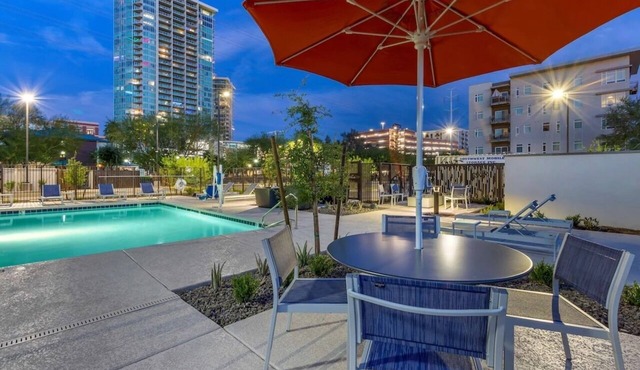 Corner King Room Near ASU and Mill Ave | Modern Amenities and Rain Shower
