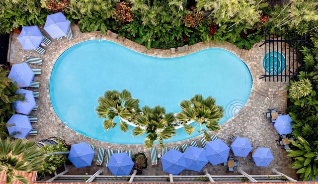 Corner King Room with Lanai – Spacious City Views