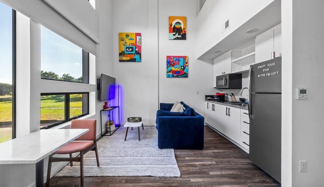 Corner Loft Downtown ATX - Queen & Sofa Bed