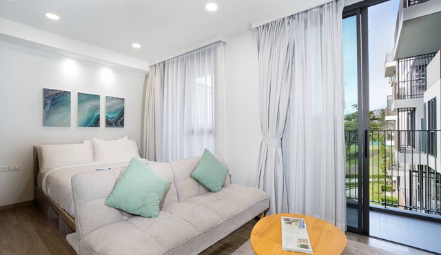 Corner Studio with Golf Course View