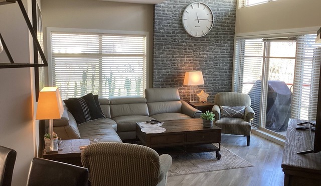 Corner Suite PenthouseCoppersky Sky West Kelowna