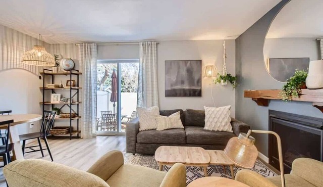 Corner Unit 2 BDR/2.5 BA Lafayette Townhome
