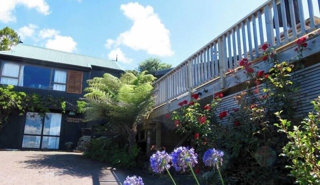 Coromandel Cottage - Romantic Rustic - Sea views