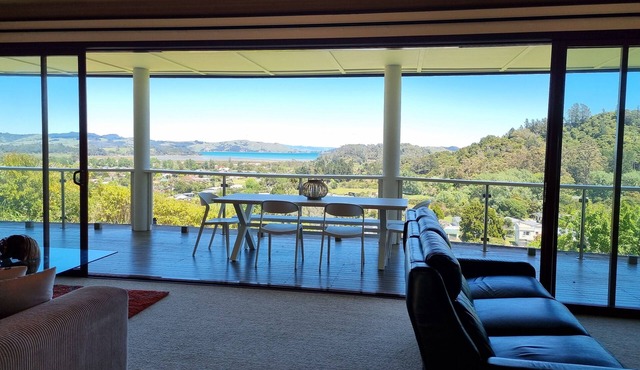 Coromandel Views - Majestic Home/Stunning Outlook/Own Ensuites/Internet/Smart TV