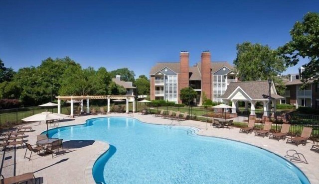 Corporate and Modern 2br suite I Pool I Parking